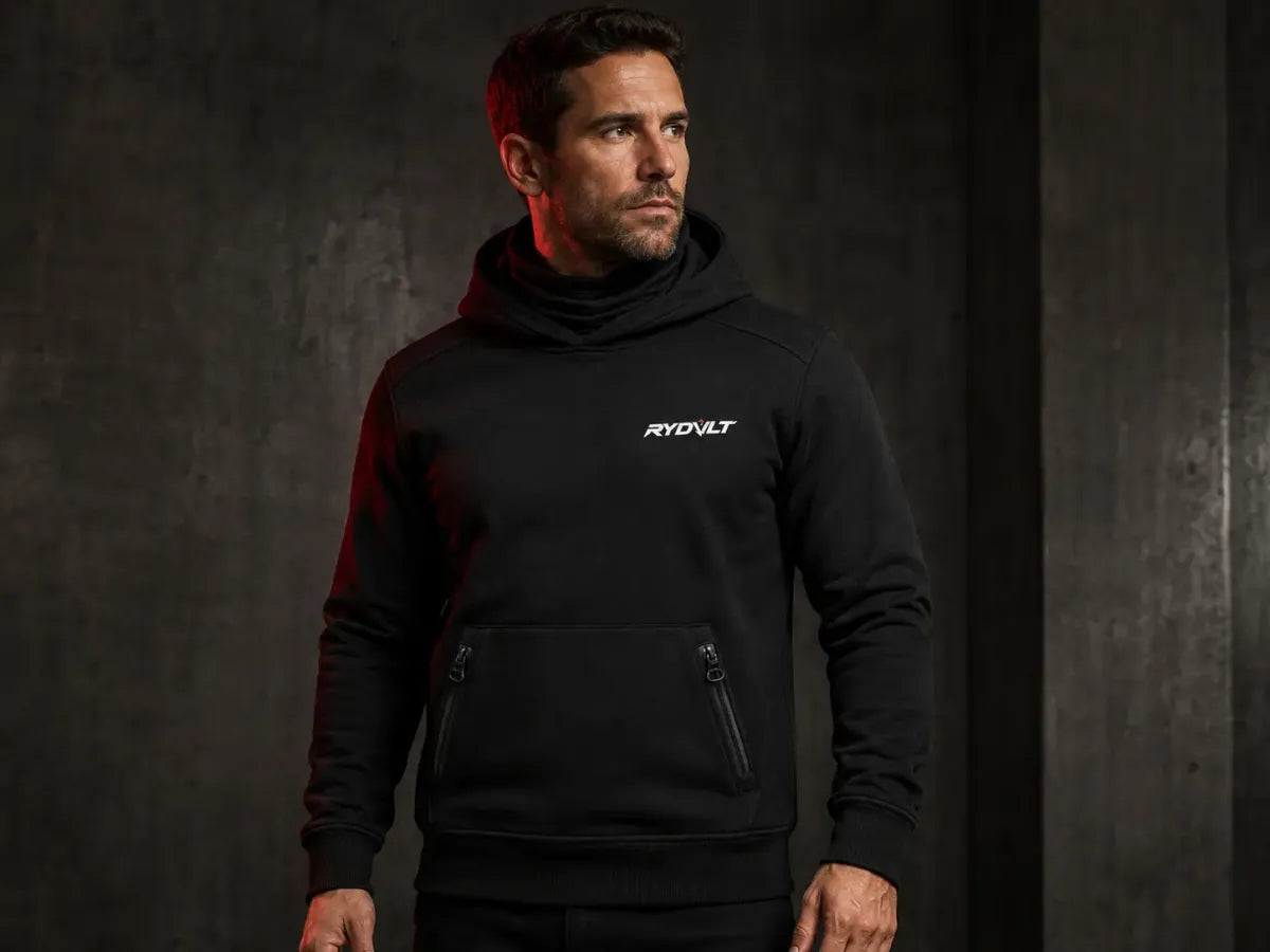 RYDVLT Core motorhoodie in zwart, standaardweergave - ontwikkelbeeld
